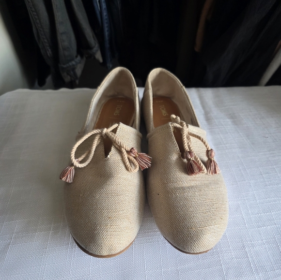 Toms Shoes - Toms Beige Canvas Loafers